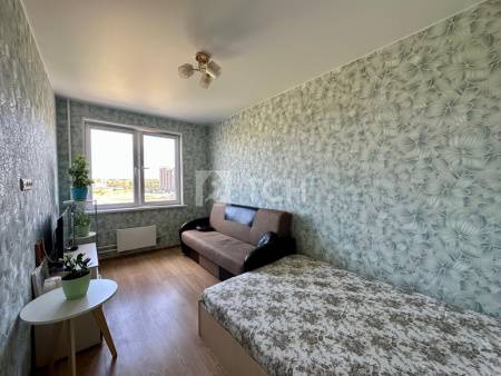 1-комн. квартира, посёлок городского типа Свердловский, улица Строителей, 9, #id1787844