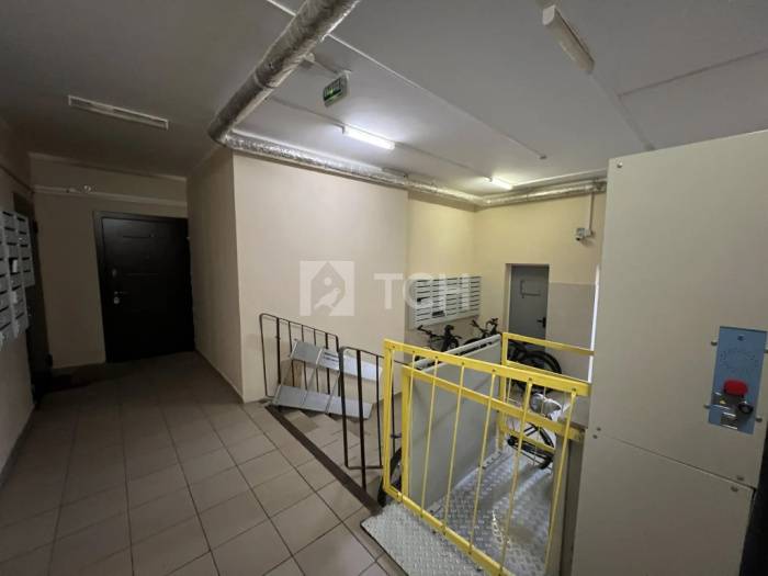 1-комн. квартира, посёлок городского типа Свердловский, улица Строителей, 9, #id2268526