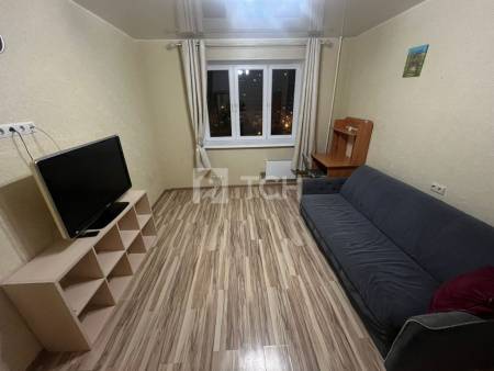 1-комн. квартира, посёлок городского типа Свердловский, улица Строителей, 8, #id1858290