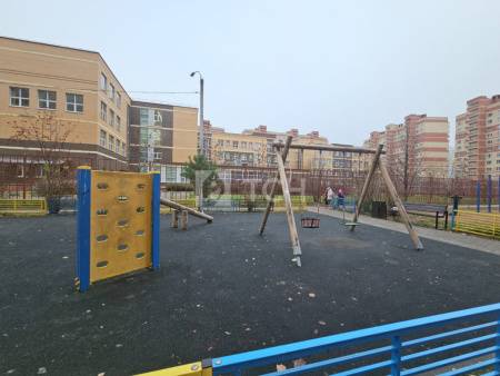 1-комн. квартира, посёлок городского типа Свердловский, улица Строителей, 12, #id1955615