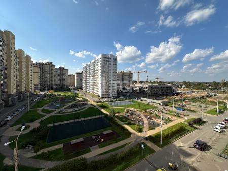 1-комн. квартира, посёлок городского типа Свердловский, улица Строителей, 9, #id1787844