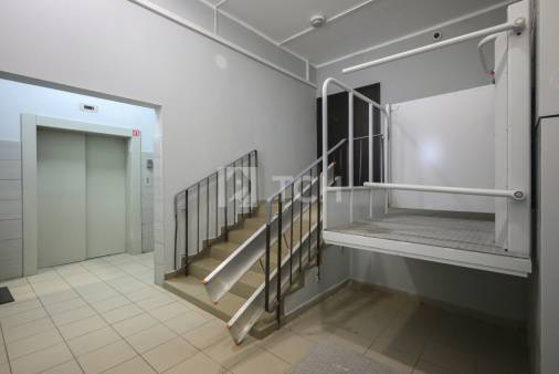 2-комн. квартира, посёлок городского типа Свердловский, улица Строителей, 3, #id1924697