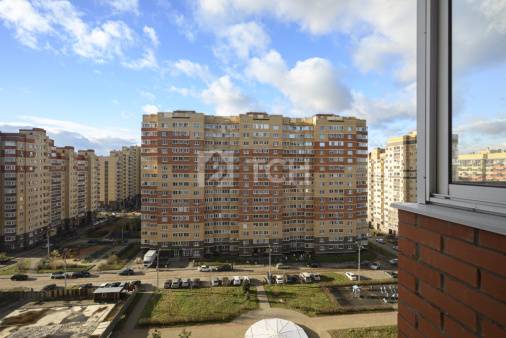 1-комн. квартира, посёлок городского типа Свердловский, улица Строителей, 12, #id1924723