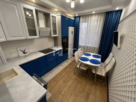 2-комн. квартира, посёлок городского типа Свердловский, Молодёжная улица, 4, #id1950647