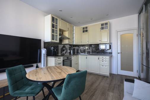 1-комн. квартира, посёлок городского типа Свердловский, улица Строителей, 12, #id1924723