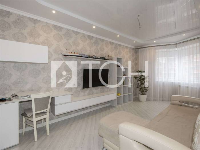 3-комн. квартира, Свердловский, ул Строителей, 6 #id278323