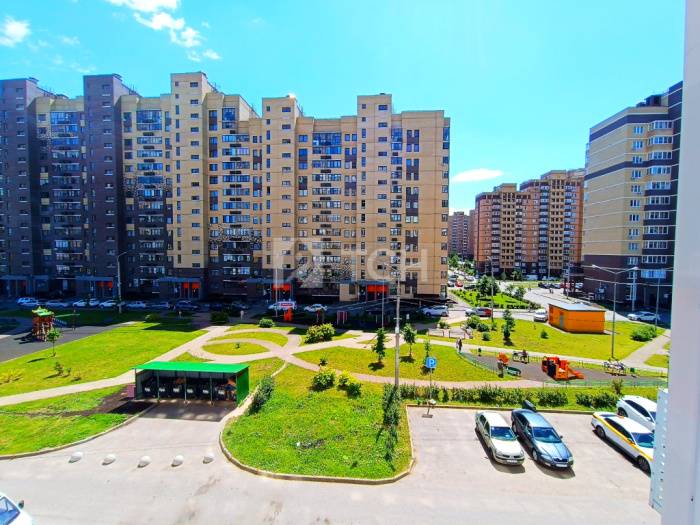 2-комн. квартира, посёлок городского типа Свердловский, улица Строителей, 3, #id2219516