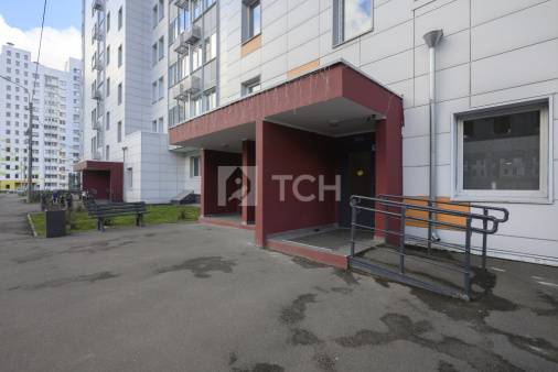 2-комн. квартира, посёлок городского типа Свердловский, улица Строителей, 3, #id1924697