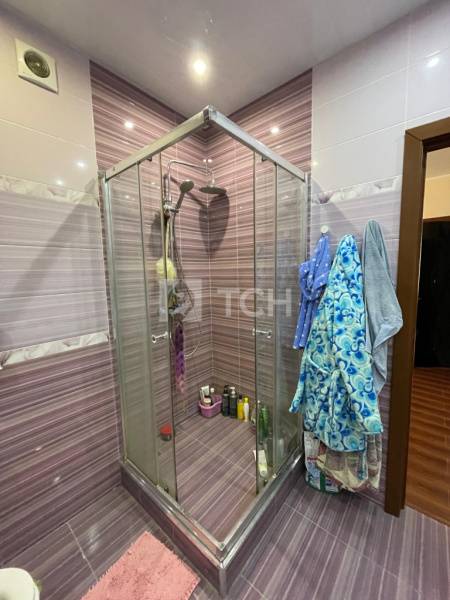 2-комн. квартира, посёлок городского типа Свердловский, Молодёжная улица, 1, #id1392191