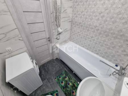 2-комн. квартира, посёлок городского типа Свердловский, улица Строителей, 3, #id1939106