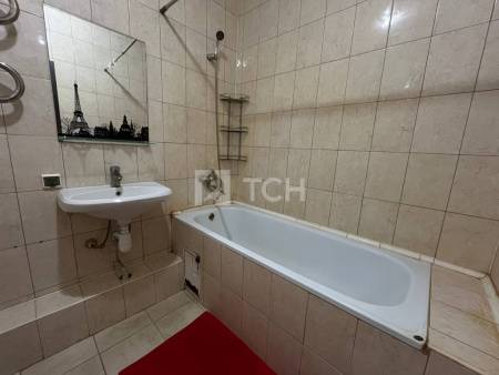 1-комн. квартира, посёлок городского типа Свердловский, улица Строителей, 8, #id1987459