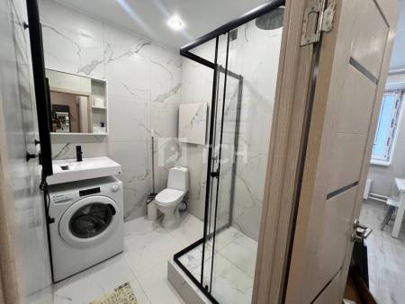 1-комн. квартира, посёлок городского типа Свердловский, улица Строителей, 12, #id1962374