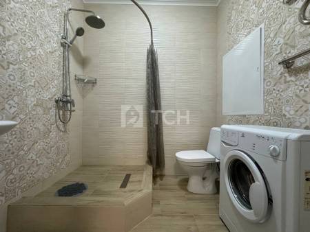 1-комн. квартира, посёлок городского типа Свердловский, улица Алексея Короткова, 1, #id1757233