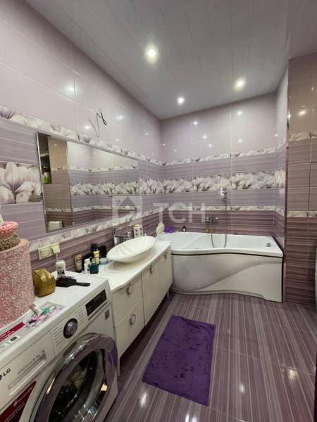 2-комн. квартира, посёлок городского типа Свердловский, Молодёжная улица, 1, #id1392191