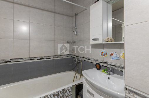 2-комн. квартира, посёлок городского типа Свердловский, Заречная улица, 10, #id1503786