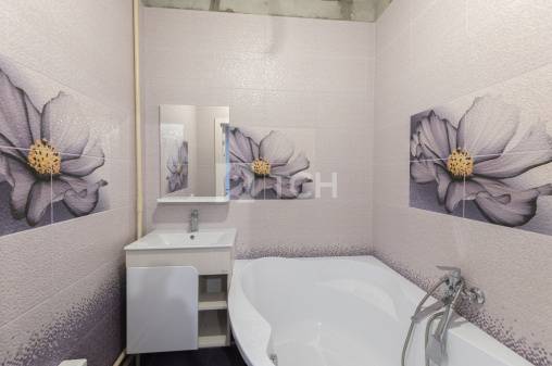 3-комн. квартира, посёлок городского типа Свердловский, улица Строителей, 6, #id1602102