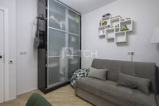 1-комн. квартира, посёлок городского типа Свердловский, улица Строителей, 12, #id1924723