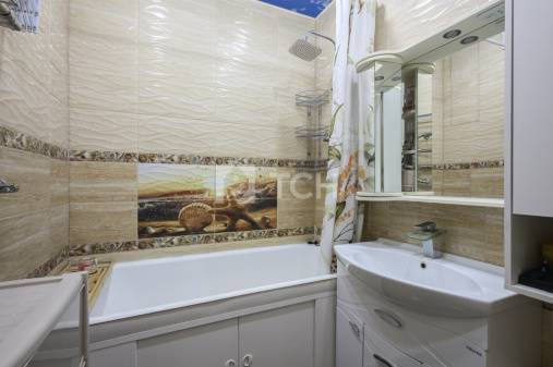 2-комн. квартира, посёлок городского типа Свердловский, Заречная улица, 3, #id1980858