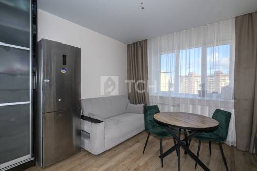 1-комн. квартира, посёлок городского типа Свердловский, улица Строителей, 12, #id1924723