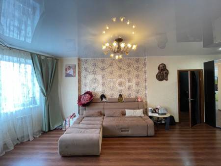 2-комн. квартира, посёлок городского типа Свердловский, Молодёжная улица, 1, #id1392191