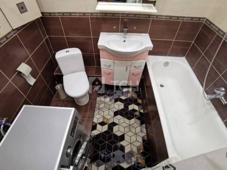 Квартира-студия, посёлок городского типа Свердловский, улица Михаила Марченко, 10, #id1946574