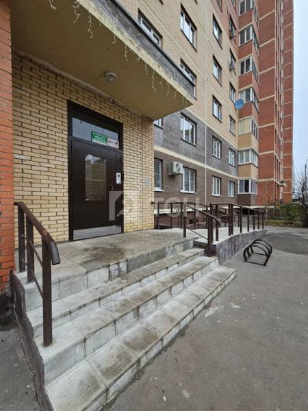 1-комн. квартира, посёлок городского типа Свердловский, улица Строителей, 12, #id1955615