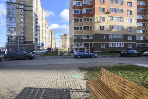 1-комн. квартира, посёлок городского типа Свердловский, улица Строителей, 12, #id1924723