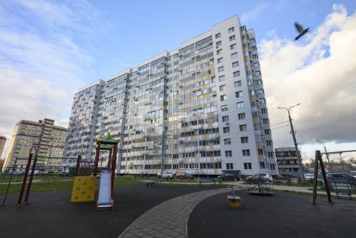 2-комн. квартира, посёлок городского типа Свердловский, улица Строителей, 3, #id1924697