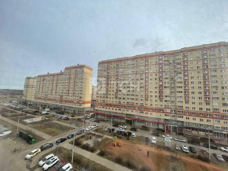 2-комн. квартира, посёлок городского типа Свердловский, Молодёжная улица, 1, #id1392191