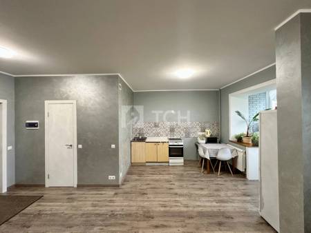 1-комн. квартира, посёлок городского типа Свердловский, улица Алексея Короткова, 1, #id1757233