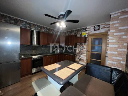 1-комн. квартира, посёлок городского типа Свердловский, Набережная улица, 17, #id1982013