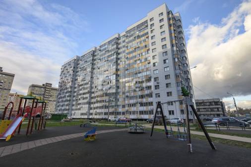 2-комн. квартира, посёлок городского типа Свердловский, улица Строителей, 3, #id1924697