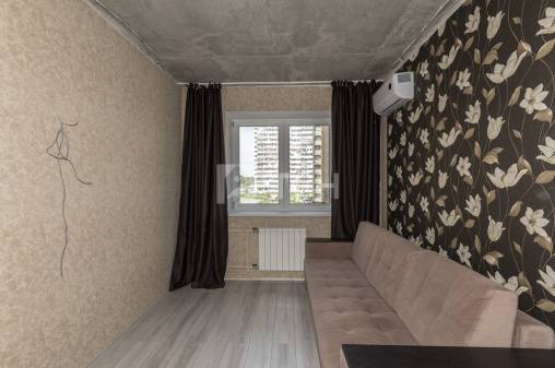 3-комн. квартира, посёлок городского типа Свердловский, улица Строителей, 6, #id1602102