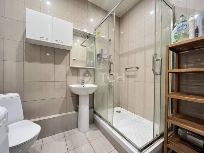 1-комн. квартира, посёлок городского типа Свердловский, улица Строителей, 9, #id2268526