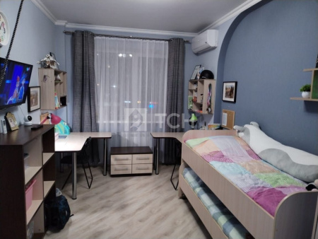 2-комн. квартира, посёлок городского типа Свердловский, Молодёжная улица, 1, #id1133655