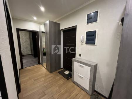 2-комн. квартира, посёлок городского типа Свердловский, Молодёжная улица, 4, #id1950647