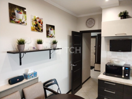 2-комн. квартира, посёлок городского типа Свердловский, Молодёжная улица, 1, #id1133655