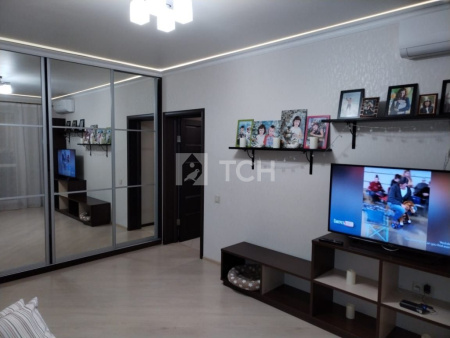 2-комн. квартира, посёлок городского типа Свердловский, Молодёжная улица, 1, #id1133655