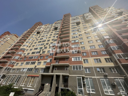 2-комн. квартира, посёлок городского типа Свердловский, Молодёжная улица, 1, #id1133655