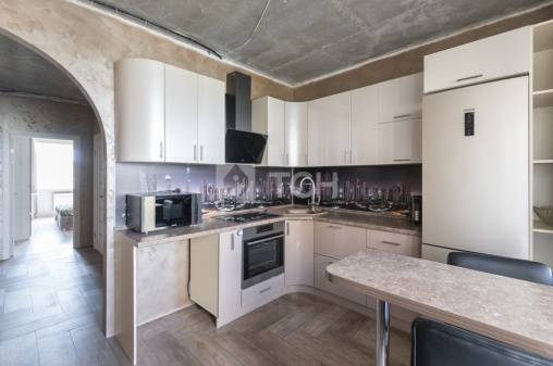 3-комн. квартира, посёлок городского типа Свердловский, улица Строителей, 6, #id1602102