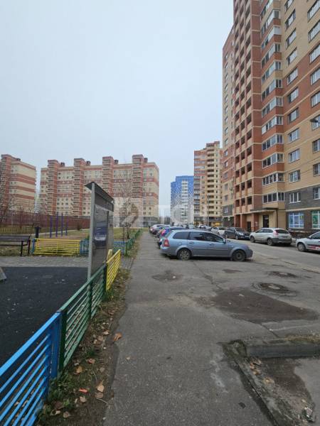 1-комн. квартира, посёлок городского типа Свердловский, улица Строителей, 12, #id1955615