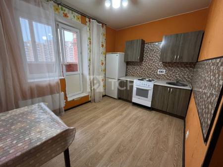 1-комн. квартира, посёлок городского типа Свердловский, улица Строителей, 8, #id1987459