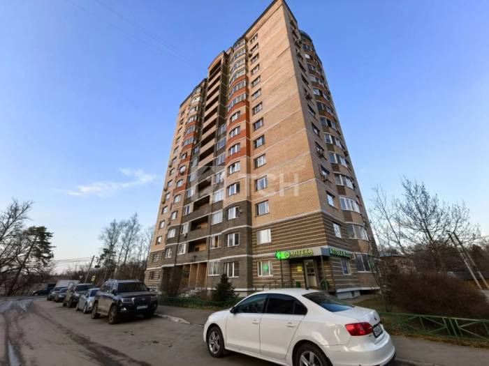 2-комн. квартира, посёлок городского типа Свердловский, улица Михаила Марченко, 1, #id2052274