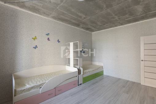 3-комн. квартира, посёлок городского типа Свердловский, улица Строителей, 6, #id1602102