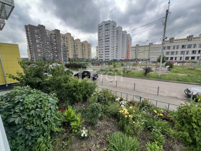 1-комн. квартира, посёлок городского типа Свердловский, улица Строителей, 9, #id2268526