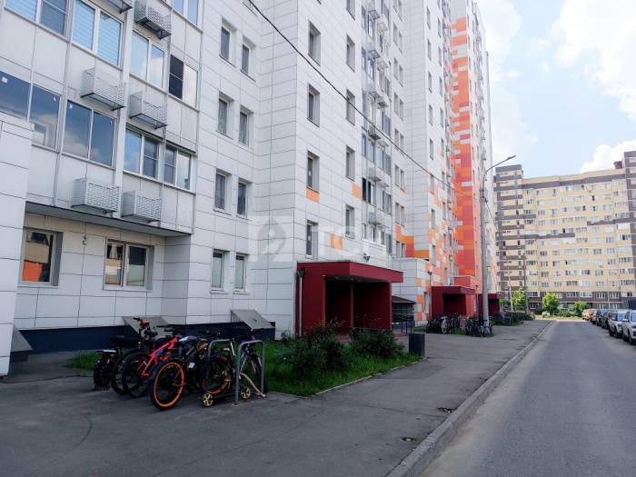 2-комн. квартира, посёлок городского типа Свердловский, улица Строителей, 3, #id2219516