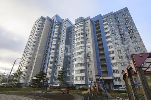 3-комн. квартира, посёлок городского типа Свердловский, Заречная улица, 10, #id1983722