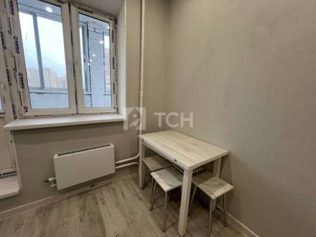 1-комн. квартира, посёлок городского типа Свердловский, улица Строителей, 12, #id1962374