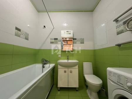 1-комн. квартира, посёлок городского типа Свердловский, улица Строителей, 9, #id1787844