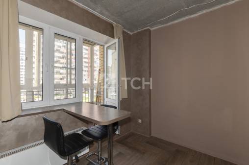 3-комн. квартира, посёлок городского типа Свердловский, улица Строителей, 6, #id1602102